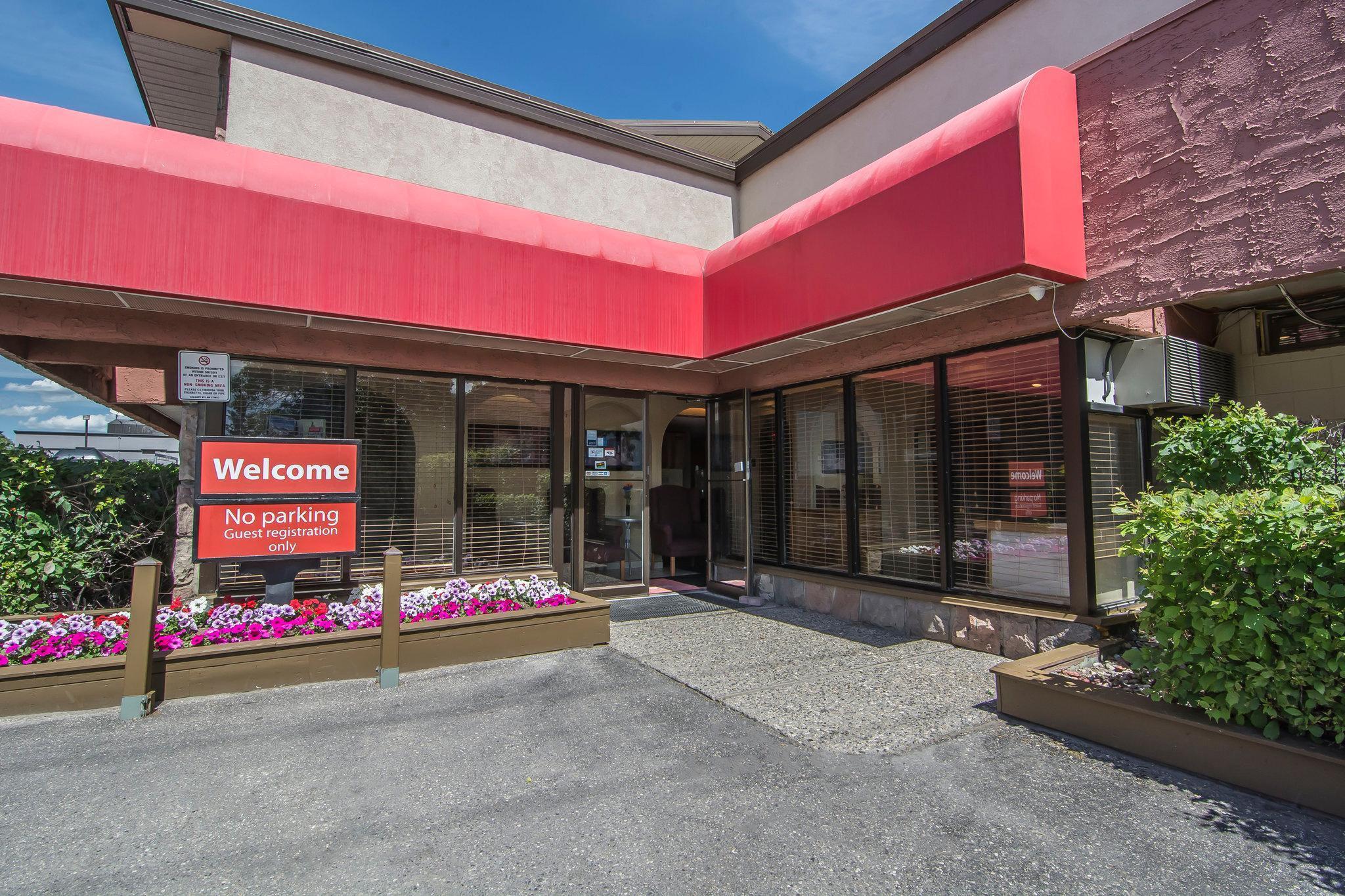 Econo Lodge Motel Village YYC Eksteriør bilde