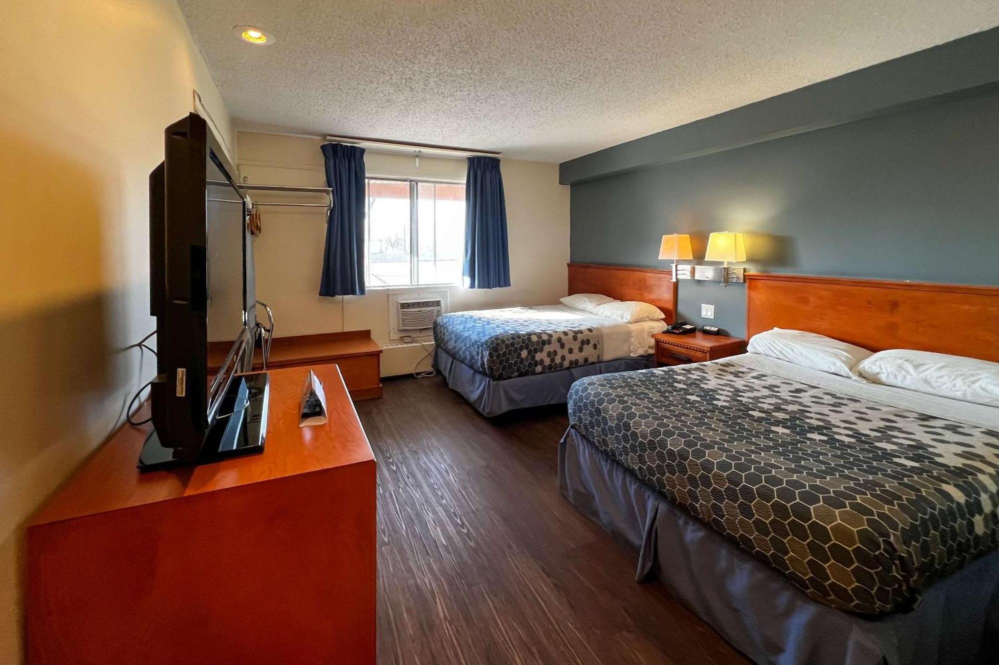 Econo Lodge Motel Village YYC Eksteriør bilde