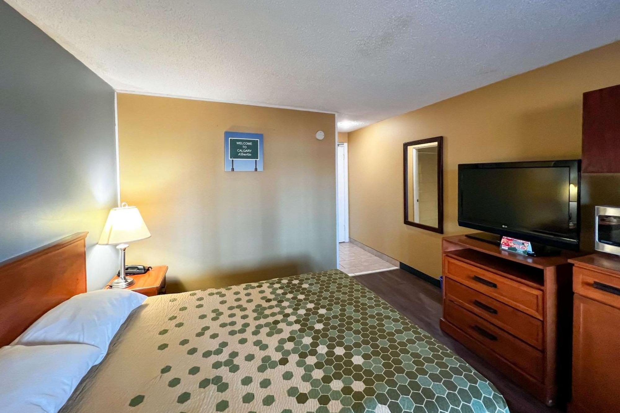 Econo Lodge Motel Village YYC Eksteriør bilde