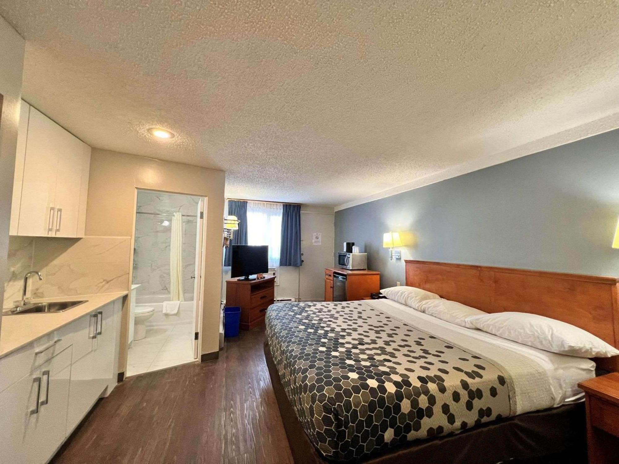 Econo Lodge Motel Village YYC Eksteriør bilde