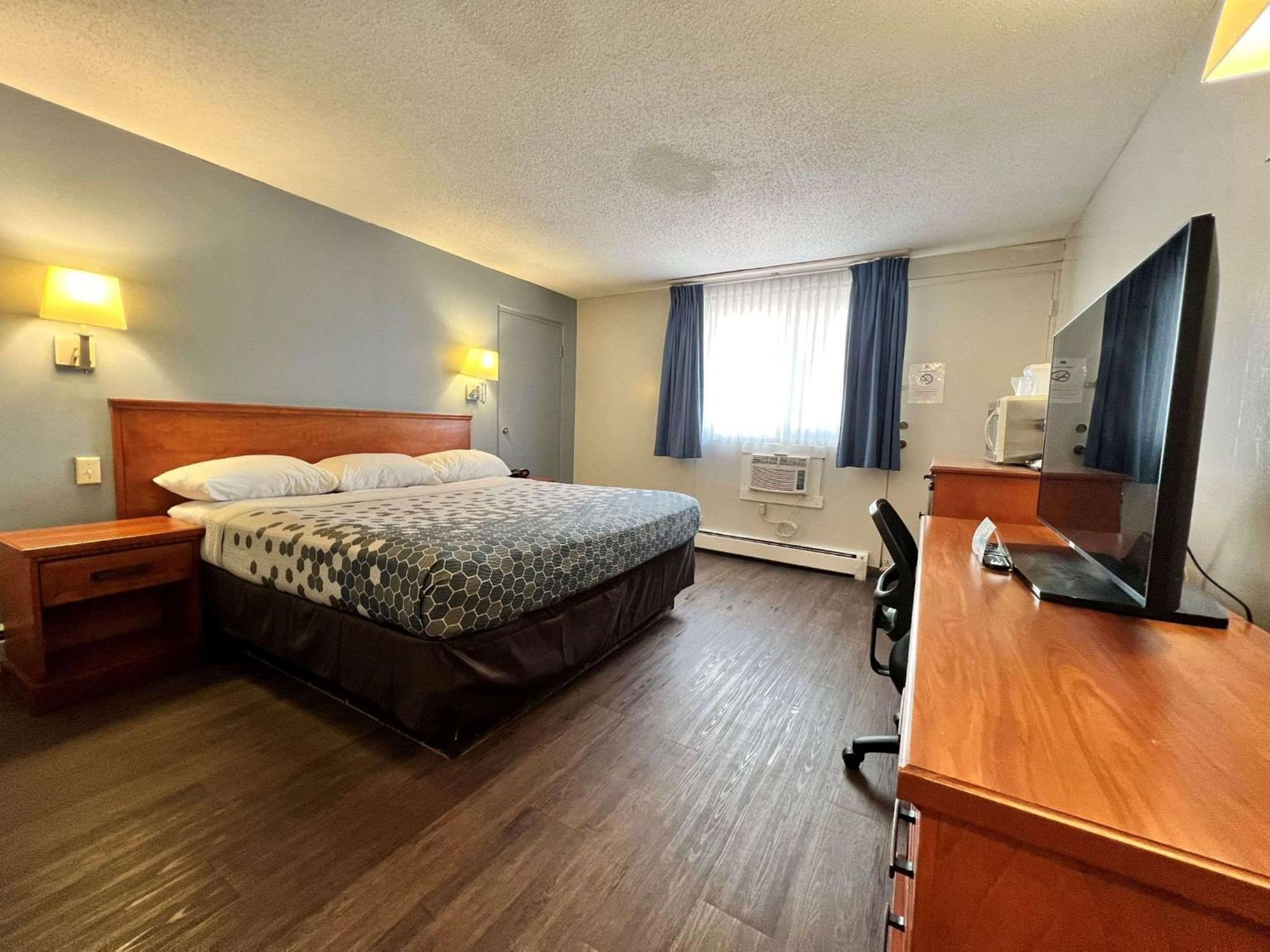 Econo Lodge Motel Village YYC Eksteriør bilde