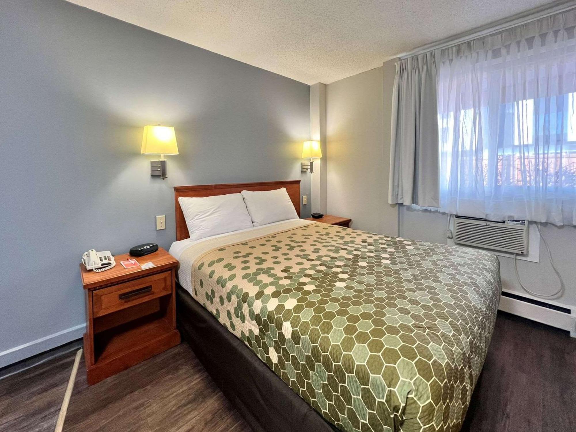 Econo Lodge Motel Village YYC Eksteriør bilde