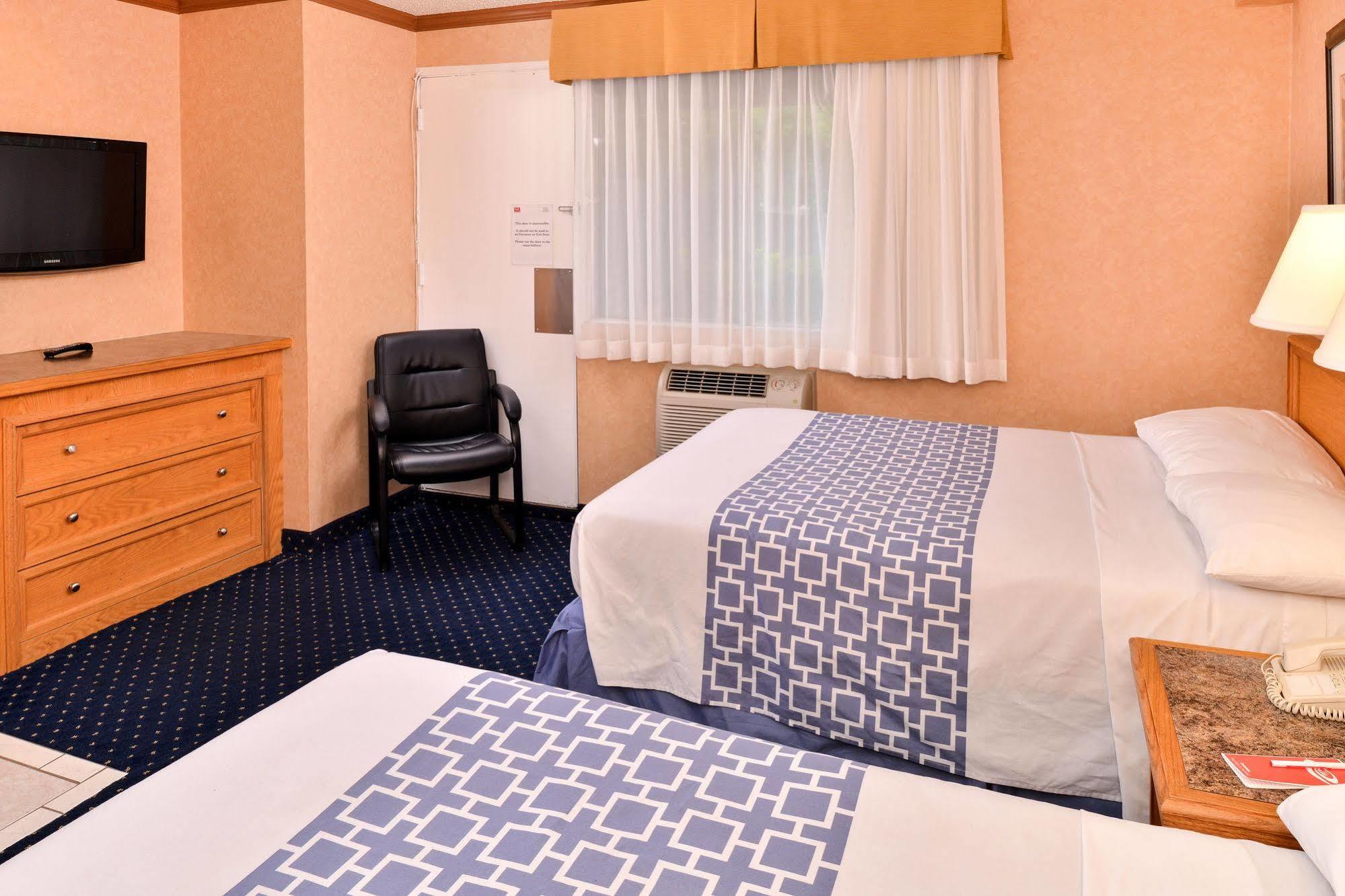 Econo Lodge Motel Village YYC Eksteriør bilde